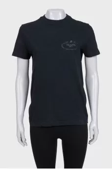 Black straight t-shirt with embroidered logo