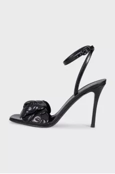 Black leather sandals with a rose