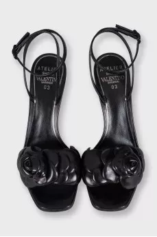 Black leather sandals with a rose