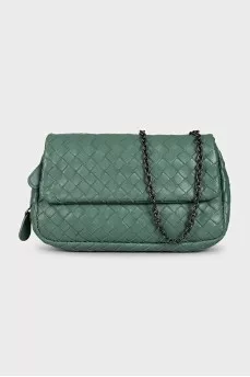 Leather bag with a chain and braided pattern