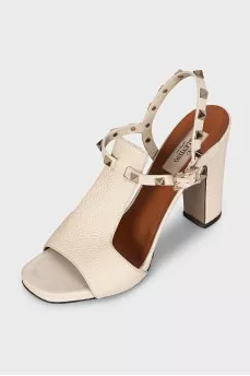 Rockstud beige leather sandals with studs