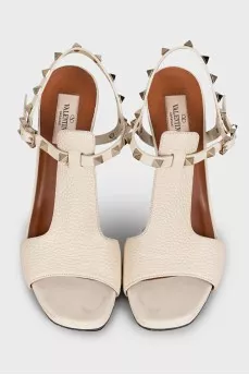 Rockstud beige leather sandals with studs