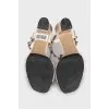 Кожаные босоножки бежевого цвета с шипами Rockstud