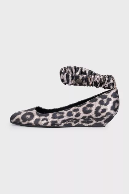 Black animal print shoes