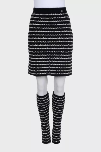 Woolen set of skirt and leggings