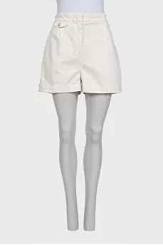 White straight shorts with a zipper