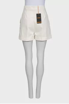 White straight shorts with a zipper