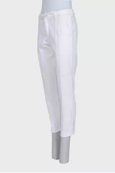 White straight-leg jeans with pockets