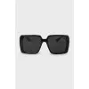 Square frame sunglasses with gold logo