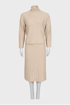 Wool suit consisting of a straight skirt and sweater