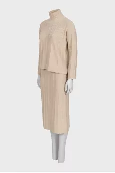 Wool suit consisting of a straight skirt and sweater