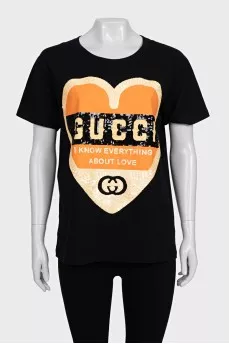 A straight T-shirt decorated with sequins and a logo