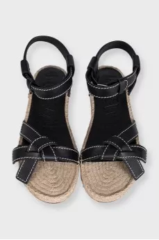 Leather sandals with contrast stitching