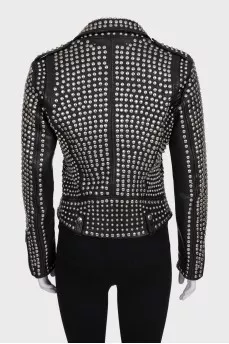 The leather jacket is decorated with rivets