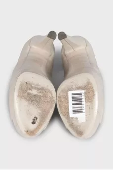 Grey leather open-toe shoes