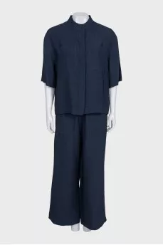 A suit of straight trousers and a shirt
