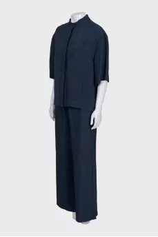 A suit of straight trousers and a shirt
