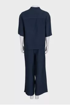 A suit of straight trousers and a shirt