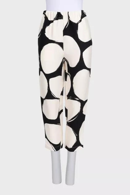 Tapered trousers with tag