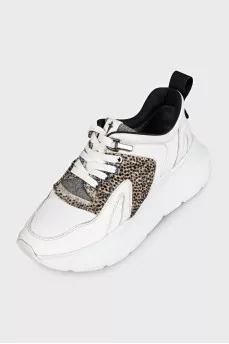 Кожаные кроссовки с анималистическим принтом