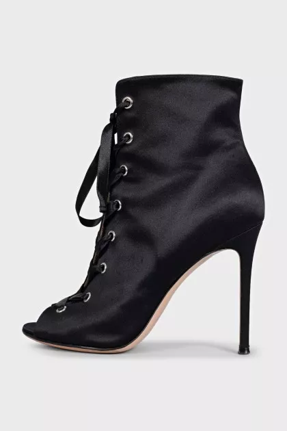Textile ankle boots with heels and laces