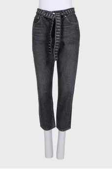 Cropped jeans with a rhinestone-embellished belt