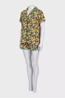 Viscose suit with shorts in a floral print