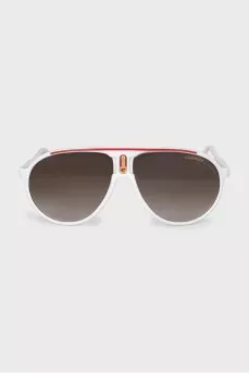 Aviator sunglasses with gradient lenses
