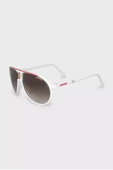 Aviator sunglasses with gradient lenses