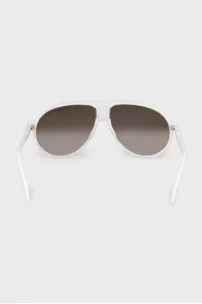 Aviator sunglasses with gradient lenses
