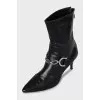 Insulated leather boots with a zipper