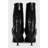 Insulated leather boots with a zipper