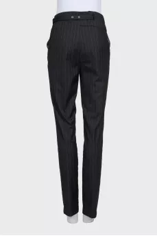 Tapered trousers with pinstripes and a belt