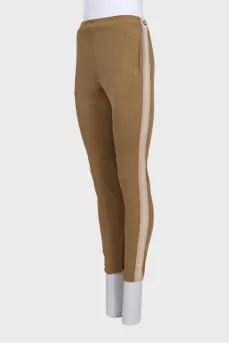 Зеленые шелковые брюки зауженного кроя