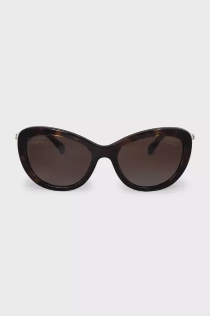 Brown sunglasses with decoration on the temples