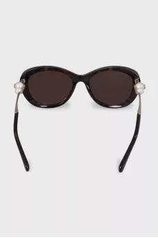 Brown sunglasses with decoration on the temples
