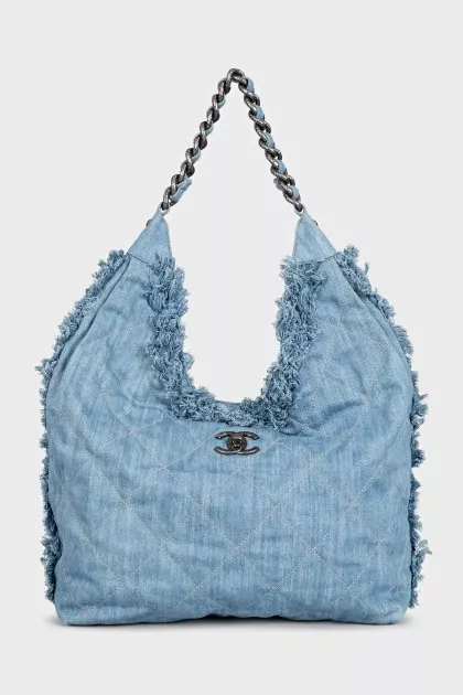 Denim bag decorated with fringe