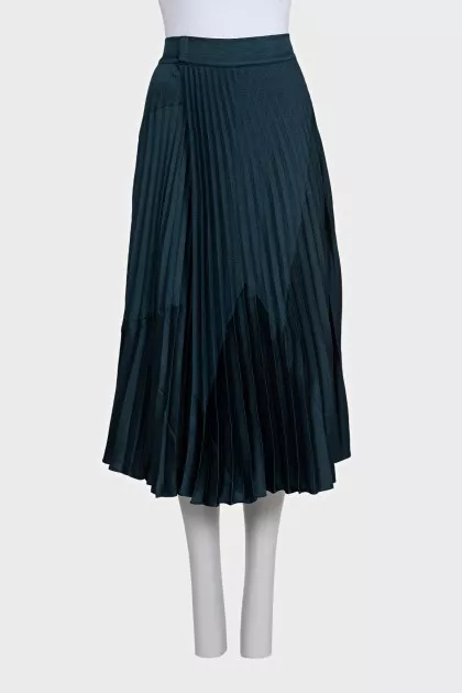 Green pleated skirt with tag