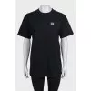 Black straight-cut T-shirt with embroidery