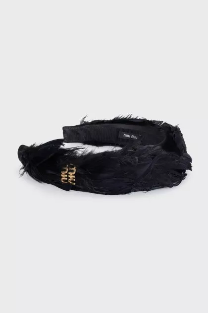 The black hoop is decorated with feathers