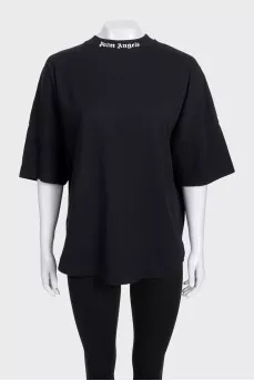 Чорна футболка oversize з лого