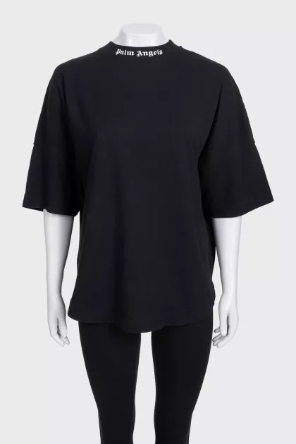 Чорна футболка oversize з лого