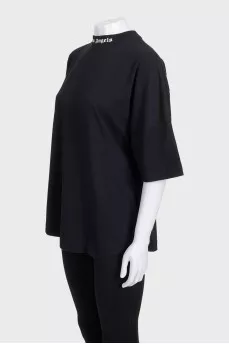 Чорна футболка oversize з лого