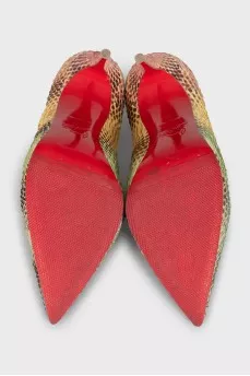 So Kate pumps