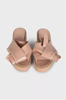 Бежеві шльопанці на високій підошві