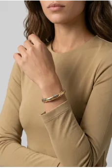 Gold plated bracelet with signature decor