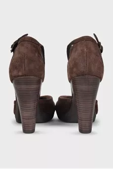 Открытые туфли из коричневой замши