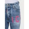 Рваные голубые джинсы straight fit с принтом