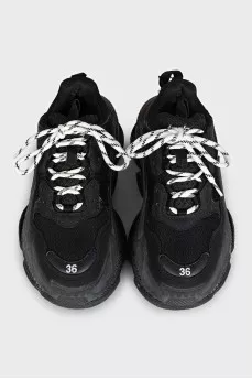 Кроссовки Triple S черного цвета на шнуровке