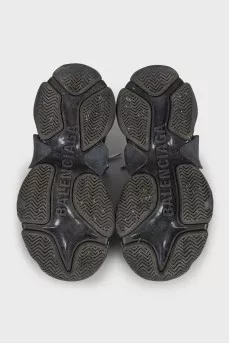 Кроссовки Triple S черного цвета на шнуровке